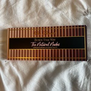 Too faced born this way natural nudes eyeshadow palette
